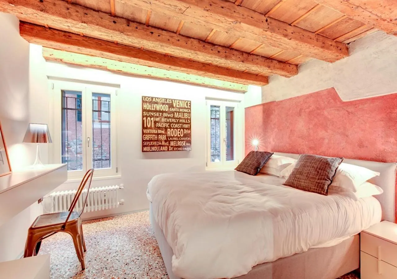 Stunning Modern Apartment In The Heart Of Venedig