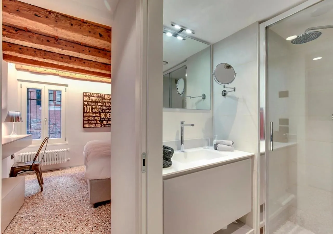 Stunning Modern Apartment In The Heart Of Venedig