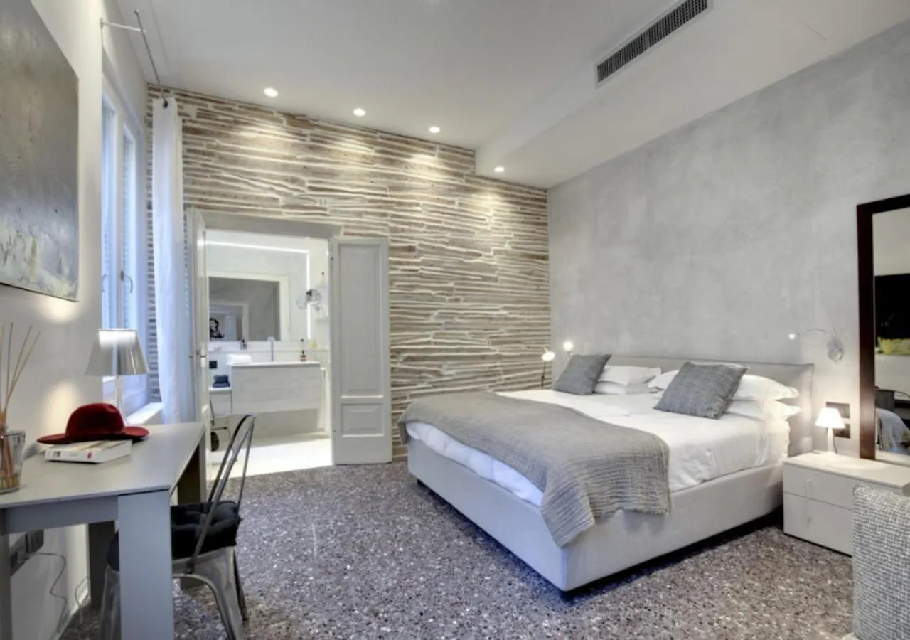Stunning Modern Apartment In The Heart Of Venezia Italia