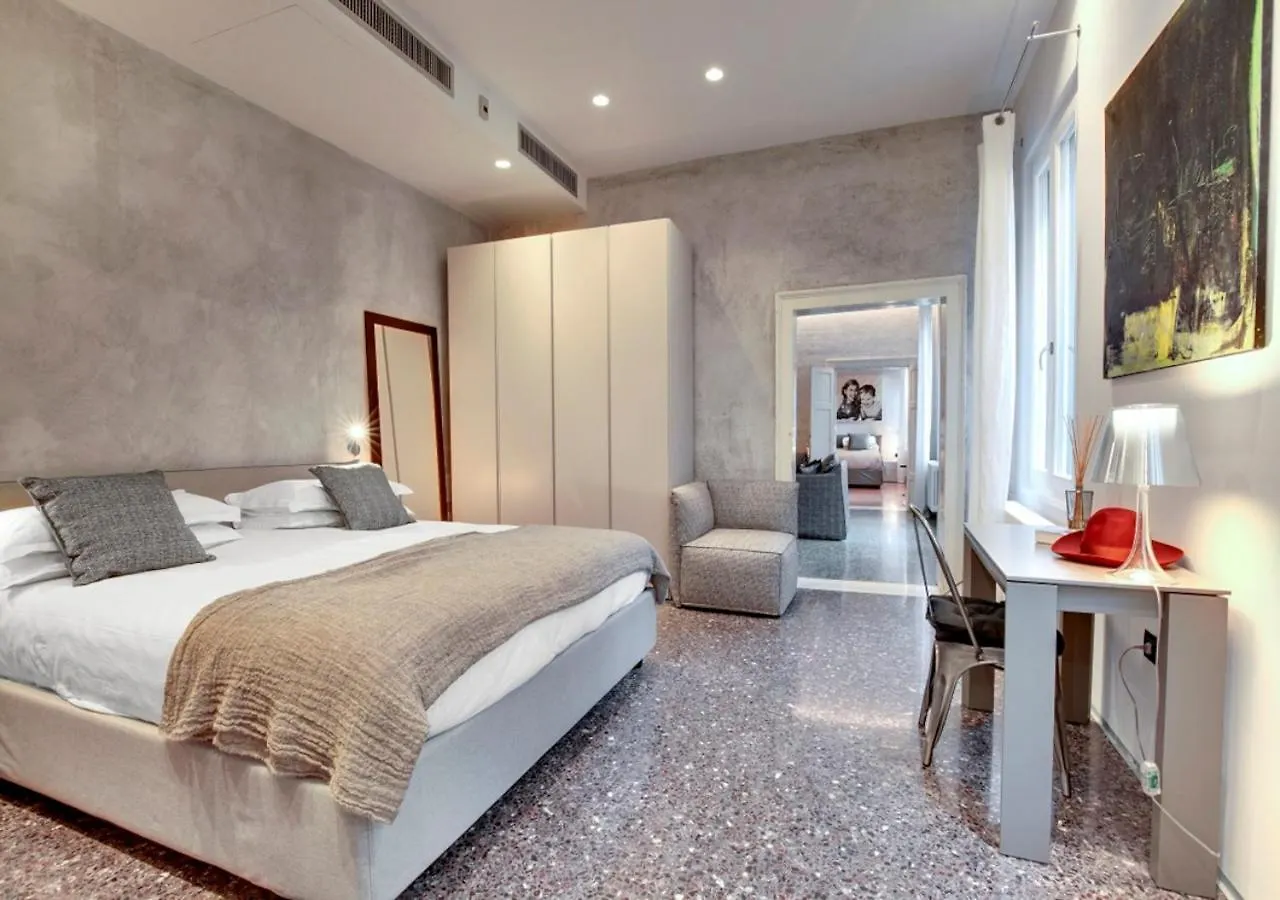 Stunning Modern Apartment In The Heart Of Venedig
