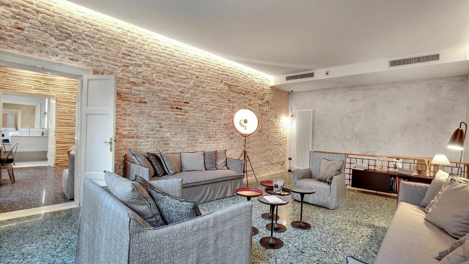 Stunning Modern Apartment In The Heart Of Venedig