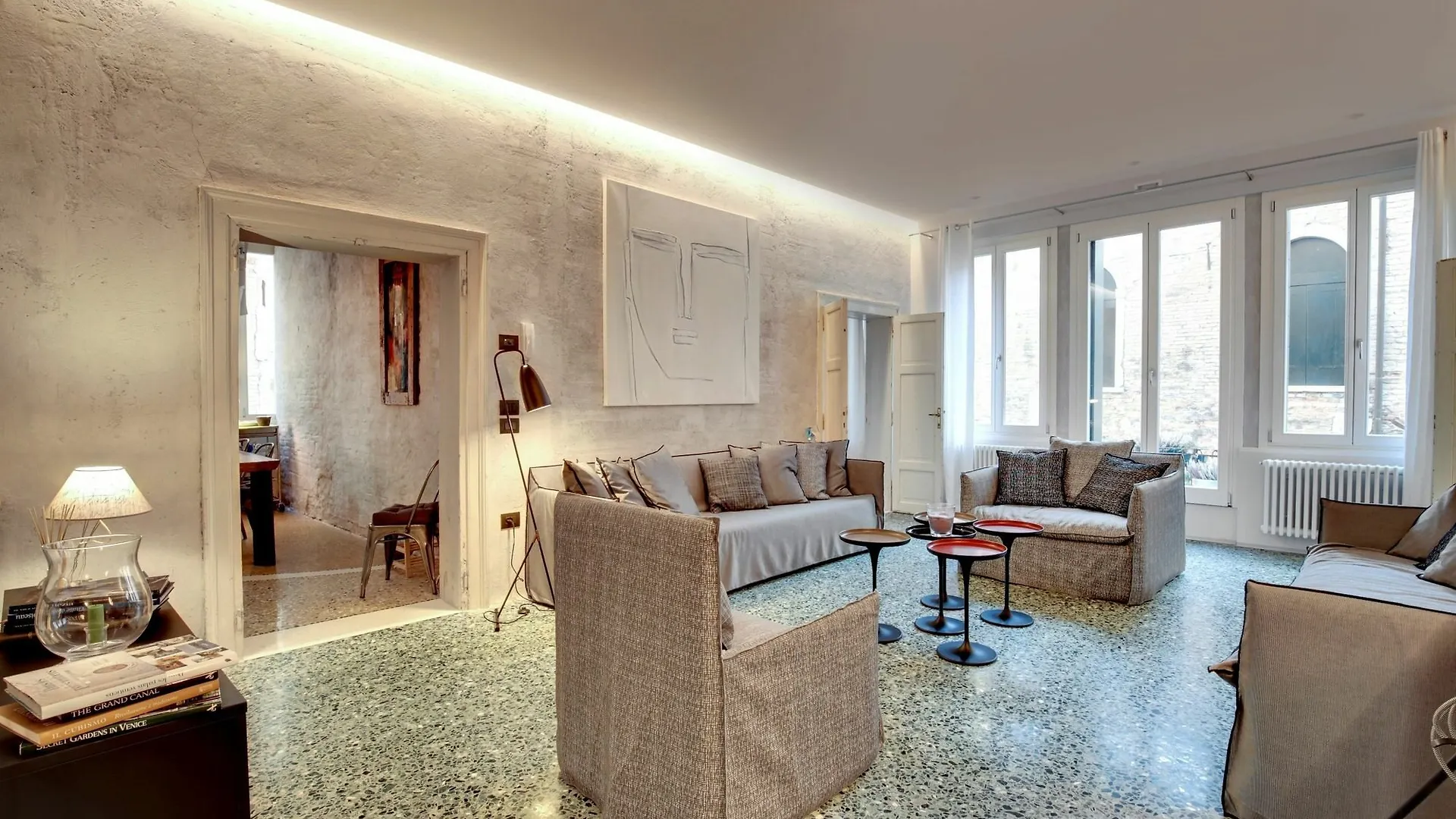 Stunning Modern Apartment In The Heart Of Venezia 0*,